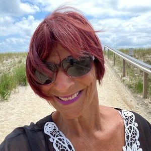 Meet your Posher, Lorraine